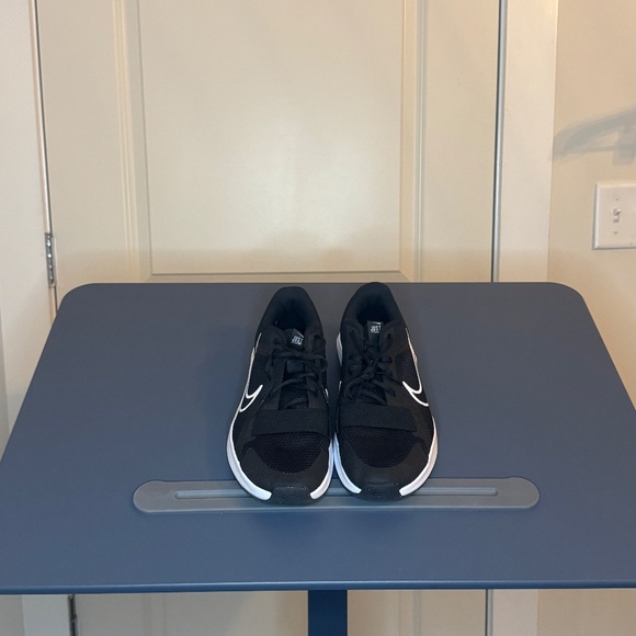 Nike WearAllDay Sneakers – Black/White – Women’s 9.5 - Picture 3 of 4